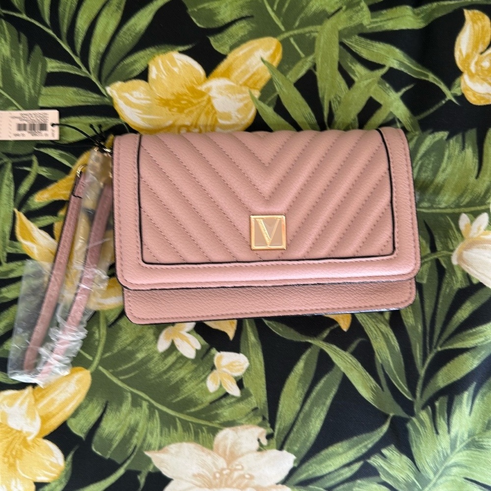 VICTORIA'S SECRET V-QUILT WRISTLET CLUTCH WALLET FAUX LEATHER PURSE.